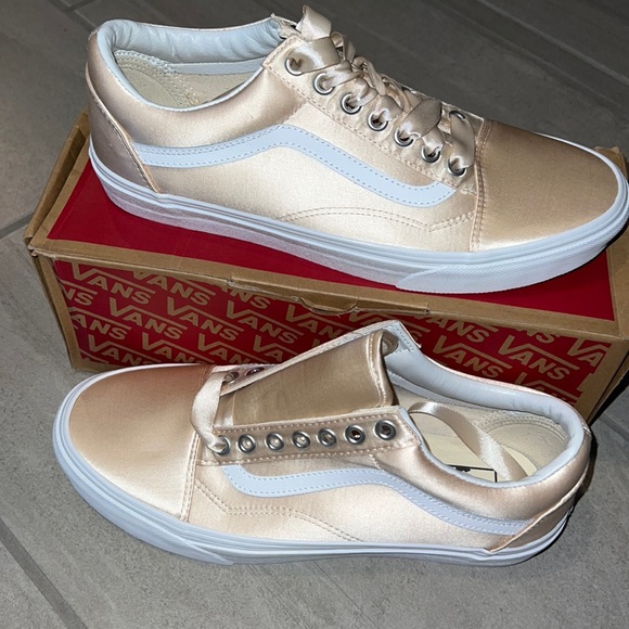 COPY - RARE VANS OLD SKOOL SATIN LUX BLUSH LACE UP SHOES NWT - Picture 4 of 9
